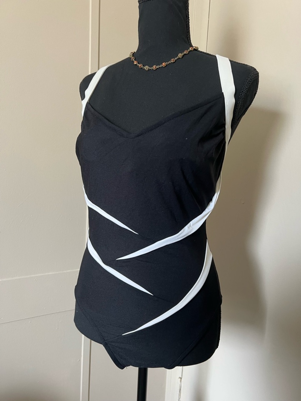 Carol Wior Black White Slimming One Piece Swimsuit Size 12 Tummy Control - Picture 4 of 6